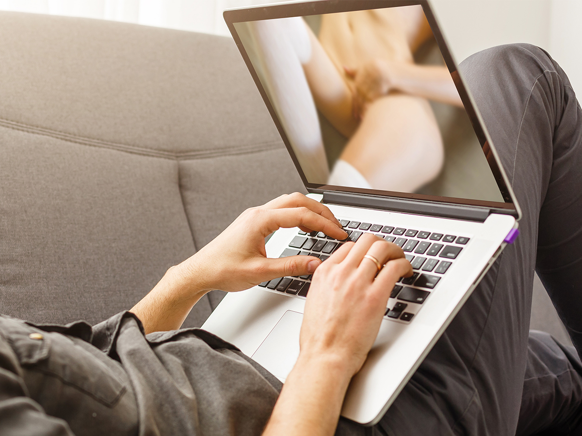 How to Create a Safe and Consensual Webcamming Environment